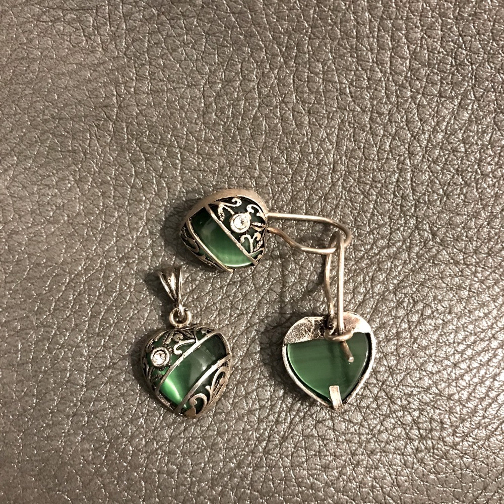 Green cat’s eye matching earrings and pendant